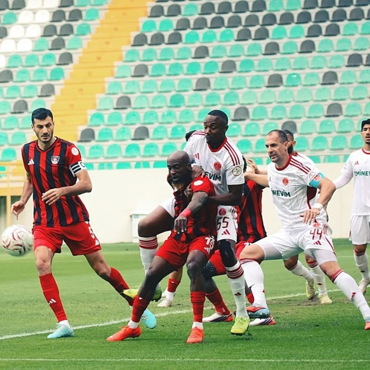 Ümraniyespor, Van Spor FK'yı deplasmanda 2-0 yendi