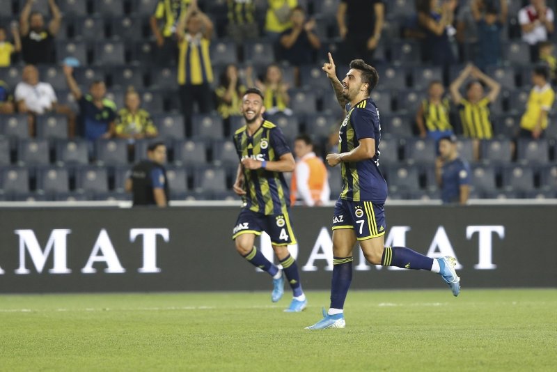 Emre Belözoğlu’ndan Ozan’a fırça!