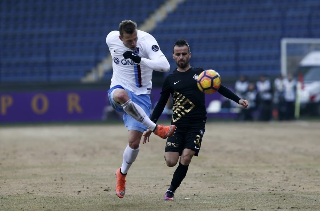 Osmanlıspor-Trabzonspor karşılaşmasından kareler