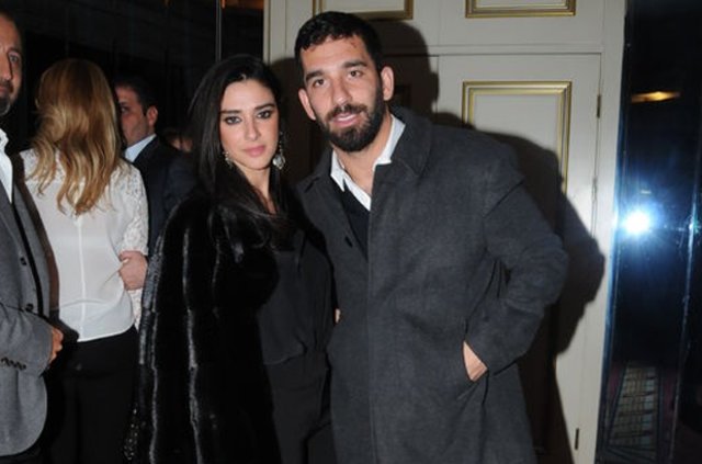 Arda Turan ile Aslıhan Doğan’ın barış fotoğrafı