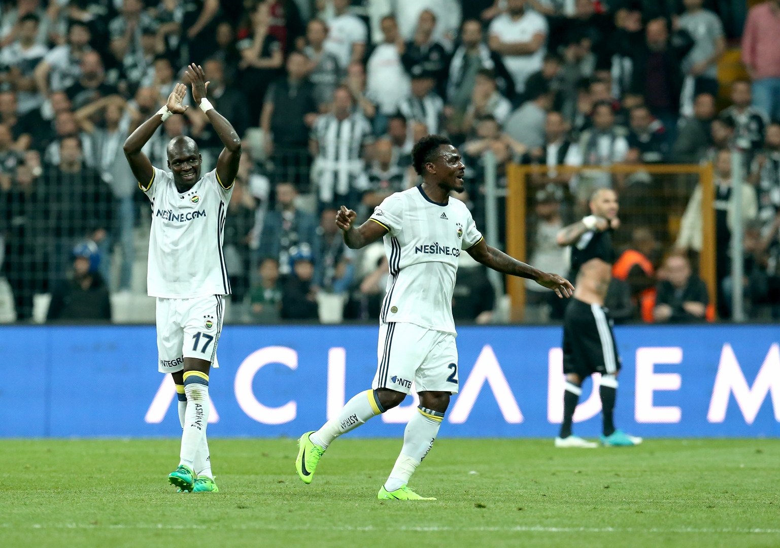 Emenike ortalığı karıştırdı