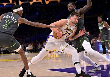 Lakers’ı deviren Timberwolves seride öne geçti!