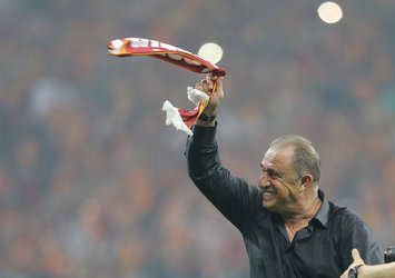 Soner Sarıkabadayı'dan Fatih Terim'e özel şarkı