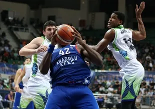 Anadolu Efes'ten TOFAŞ galibiyeti