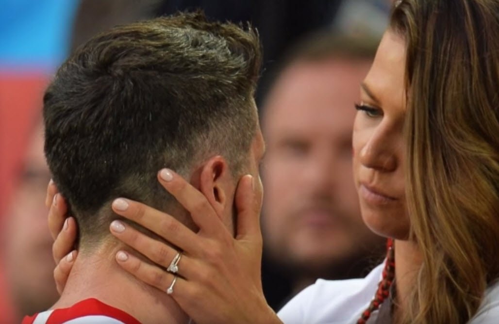 Onu görenler gözlerine inanamadı Futbolcuların eşleri ve sevgilileri