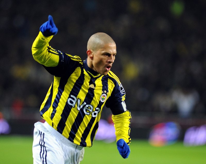 Alex: Fenerbahçe isterse oyuncu bakarız