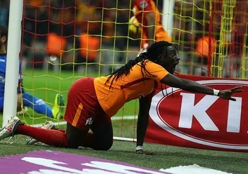 Gomis'e çifte kelepçe