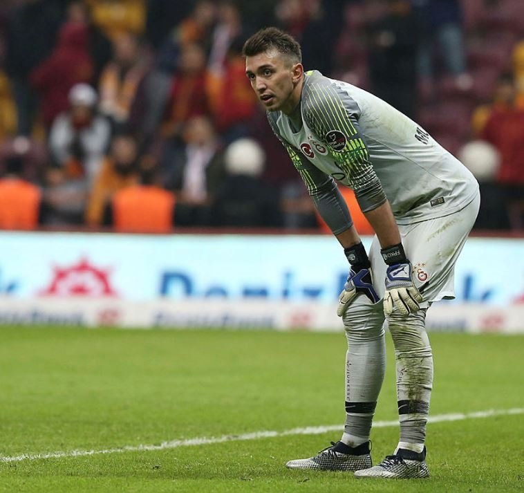 Galatasaray’da deprem! Muslera...
