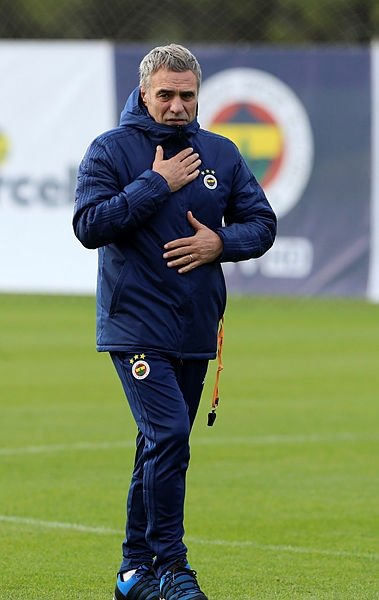 Şenol Güneş  Ersun Yanal’a karşı üstün