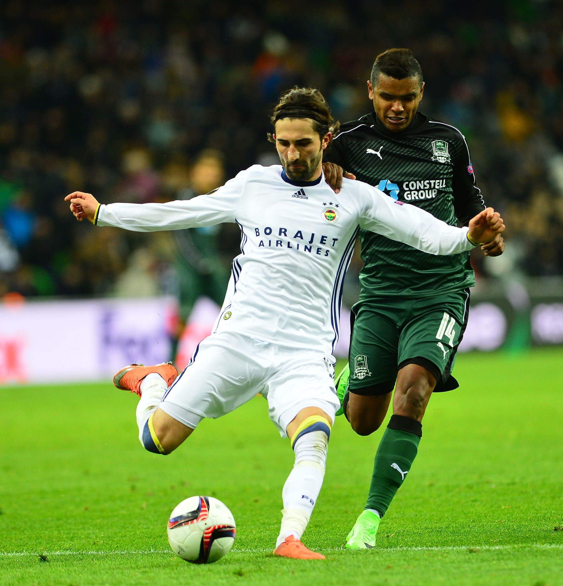 Galatasaray, Fenerbahçeli yıldızı transfer ediyor