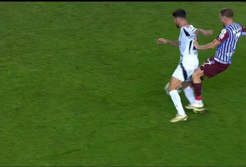Trabzonspor'da Edin Visca kırmzı kartla oyun dışında kaldı! İşte o pozisyon - 2
