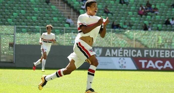 Futbola damga vuracak en yetenekli 100 genç