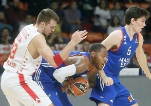 Anadolu Efes, Kızılyıldız'ı ezdi