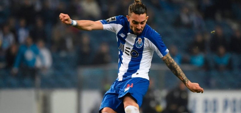 https://iaaspr.tmgrup.com.tr/e11421/806/378/0/19/800/394?u=https://iaspr.tmgrup.com.tr/2020/05/28/alex-telles-psg-ile-el-sikisti-1590620927494.jpg