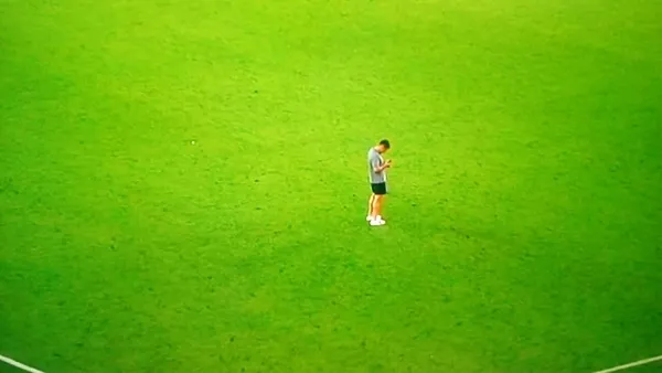 Maç sonu o anlar! Emre Belözoğlu sahaya döndü ve... - 1