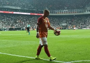 Derbisinde tartışılan pozisyon! Gol geçerli mi?