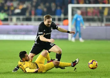 Caner solda resital yaptı