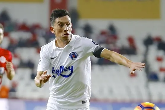 Andre Castro imza için bekliyor