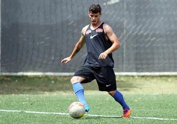Sol bek Brezilya'dan!