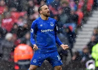 Cenk Tosun İngiltere'yi salladı!