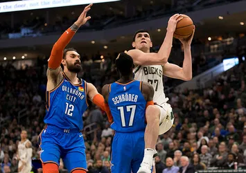 Ersan'lı Bucks Pistons'ı rahat geçti