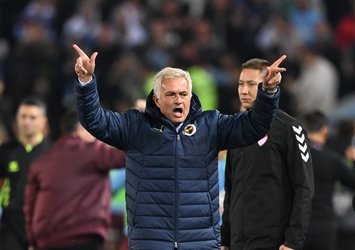 Mourinho: Beni buraya getirenlere kızıyorum!