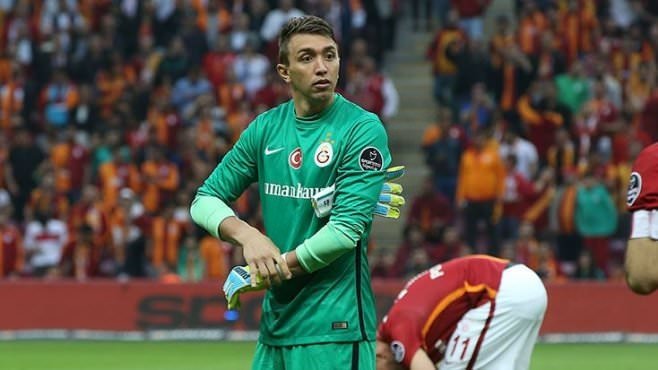 Muslera sosyal medyayı salladı