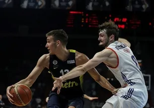 Fenerbahçe seride 1-0 öne geçti!