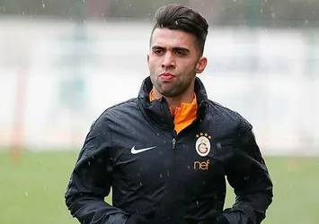 Nagatomo'yu solladı geçti