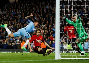 Manchester'da sessiz derbi