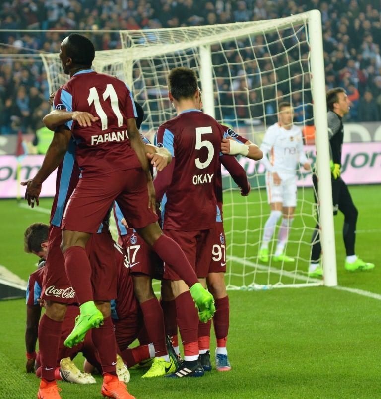 Trabzonspor-Galatasaray karşılaşmasından kareler
