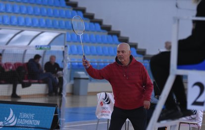 62 yaşındaki para badmintoncu raketini diğer engelliler için de sallıyor! Müthiş hikaye!