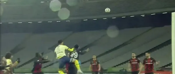 Fenerbahçe'nin Karagümrük maçında attığı gol faul gerekçesiyle iptal oldu! - 1
