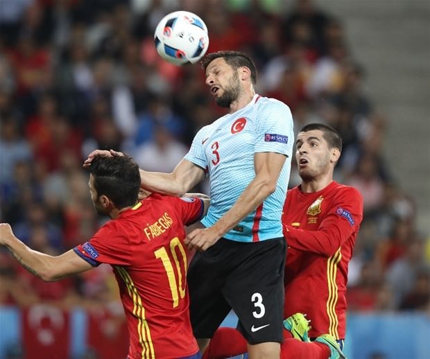 İtalya yenildi sosyal medya karıştı!