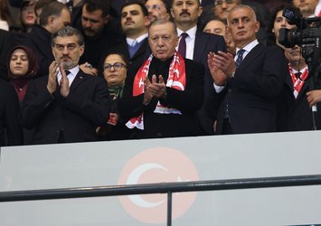 Başkan Erdoğan A Milli Takım maçını tribünden takip etti!