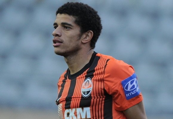 Fenerbahçe Taison’a imzayı attırıyor