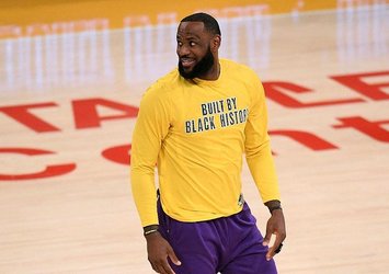 LeBron James profesyonel kariyerini sürdüreceğini açıkladı