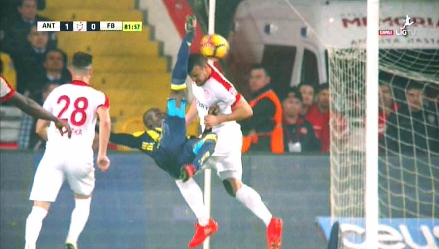 Sow’un röveşata golü iptal edildi