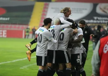 Zirveye kanatlandı