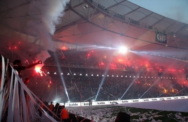 Şampiyon Beşiktaş kupasına kavuştu!