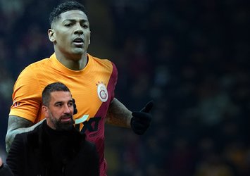 Van Aanholt çıldırdı! Arda Turan araya girdi
