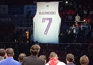 Anadolu Efes efsane oyuncusunu unutmadı