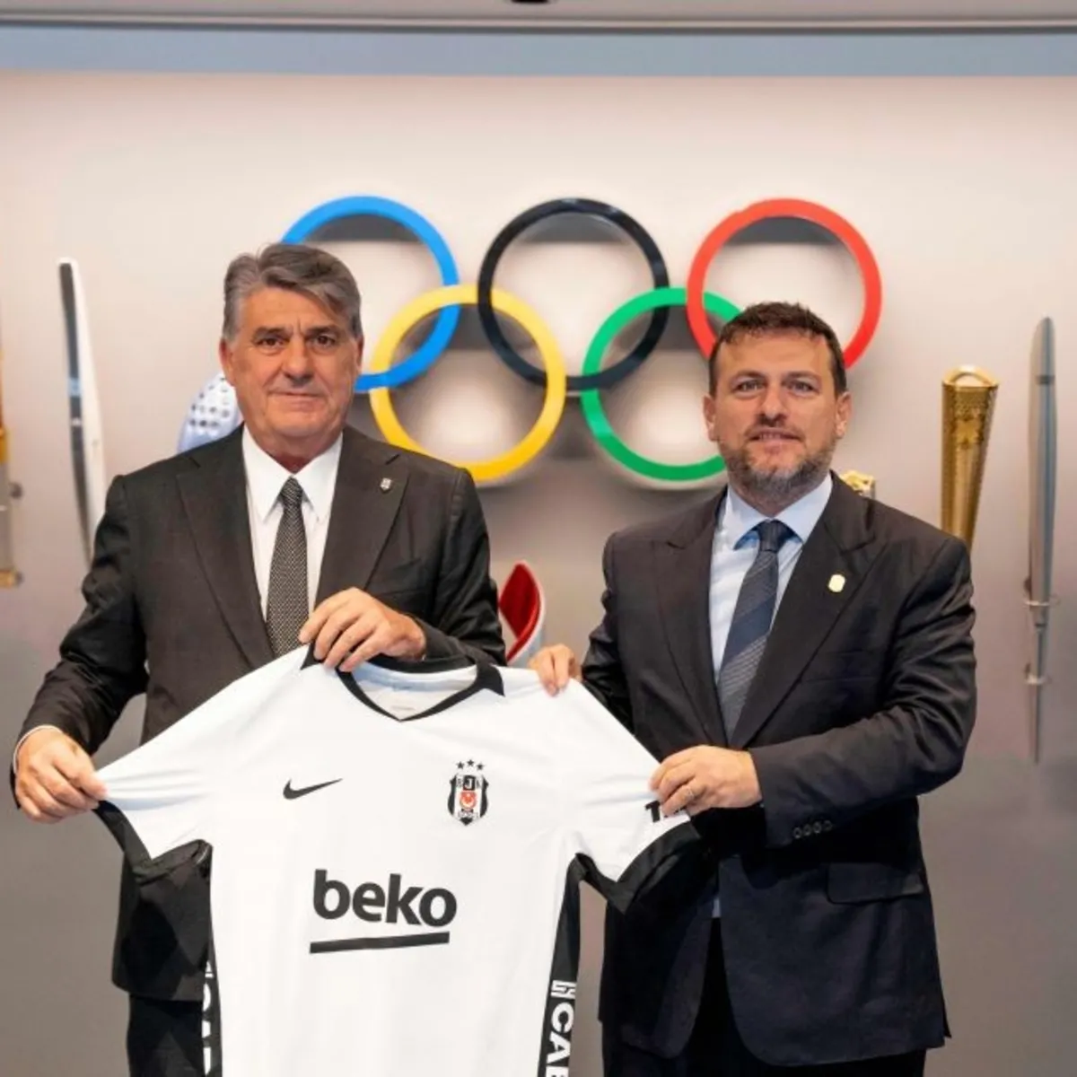 Beşiktaş Başkanı Adalı, TMOK Başkanı Çakır'ı ziyaret etti