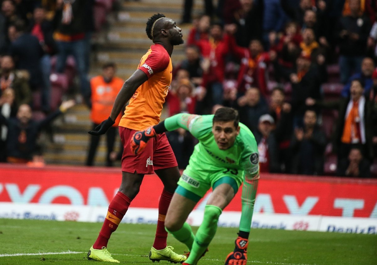 Galatasaray’da beklenen oldu! Diagne...