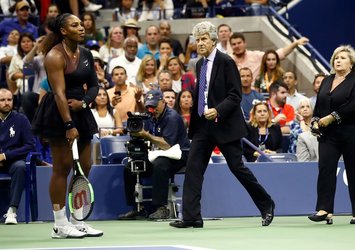 Serena Williams'a ceza  geldi!