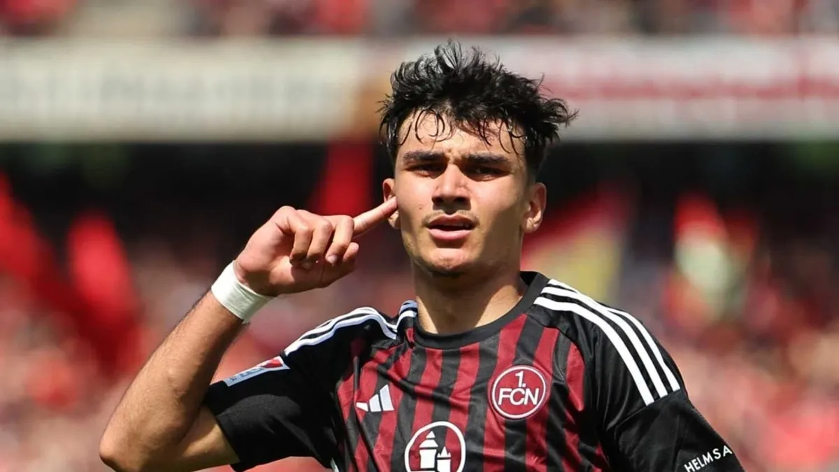 Galatasaray'a Albert Riera'dan sürpriz transfer!