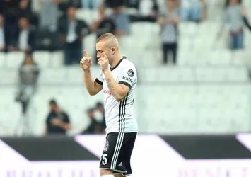 Gökhan Töre bir yere gitmiyor