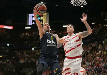 Fenerbahçe İtalya'da liderliği garantiledi