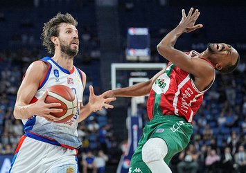 A. Efes finale göz kırptı!