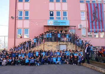 Ağaoğlu'dan miniklere forma jesti